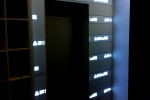 エレベータールーム電飾の壁